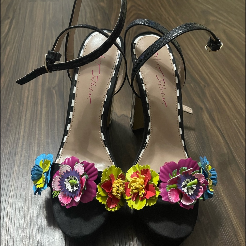 Betsey Johnson Floral Heels, size 10